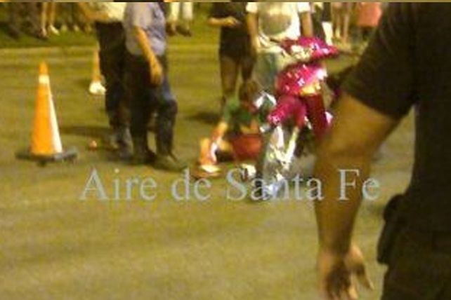 Un menor en moto quiso evadir un control y atropelló a una inspectora de tránsito