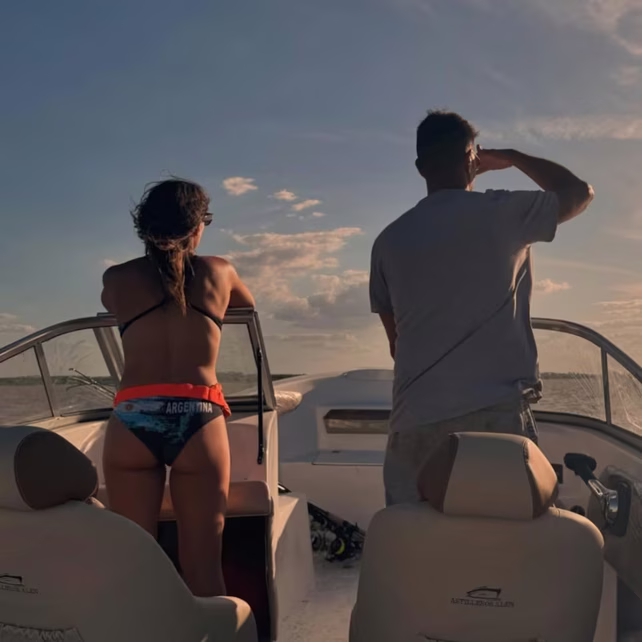 Soledad Pastorutti y su esposo Jeremías pasean por el río (Instagram)
