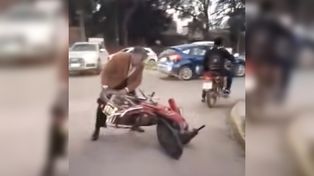 Un video muestra a un juez tucumano fuera de control tras un incidente de tránsito