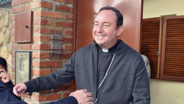 Citarían al ex obispo de Orán por abuso