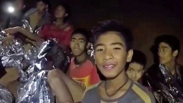 Rescataron a cuatro niños de la cueva de Tailandia, faltan ocho y el entrenador