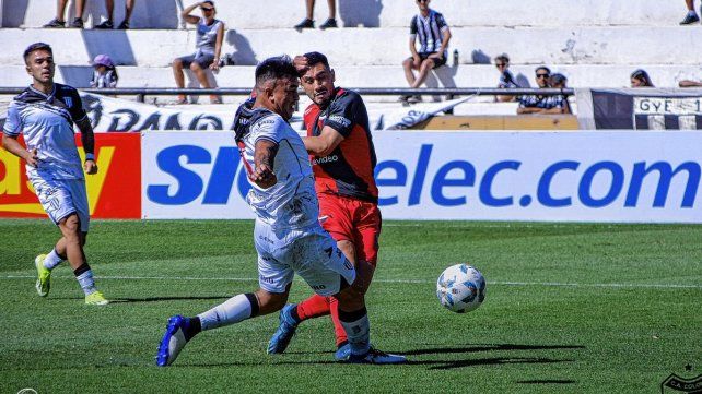 Sandoval podría ser titular en Colón dos veces seguidas por primer vez