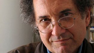 Piglia gan&oacute; el R&oacute;mulo Gallegos por su novela Blanco nocturno