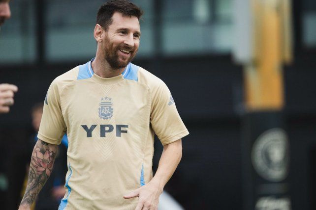Leo está feliz. El capitán argentino superó una lesión y regresa a la selección.