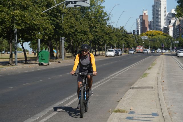 La normativa establece requisitos y recomiendaciones para circular en bicicleta por Rosario.&nbsp;