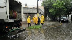 temporal en rosario: 50 milimetros de lluvia en una hora, calles anegadas y arboles caidos temporal en rosario: 50 milimetros de lluvia en una hora, calles anegadas y arboles caidos