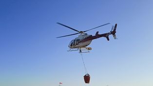 Una de las aeronaves que participan de los operativos de la brigada de Protección Civil de la provincia.