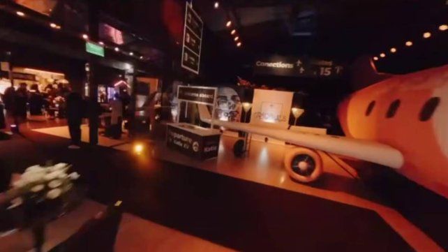 La fiesta de 15 de Katie, la hija de Carlos Tévez, que contó con un show de Damas Gratis y un avión