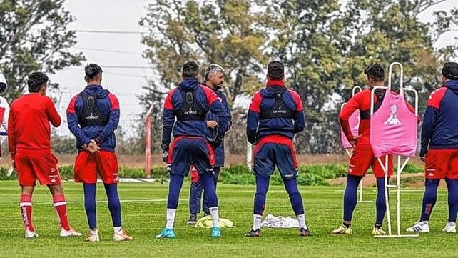 Munúa le da forma en La Plata a los once que presentará este lunes contra Estudiantes.