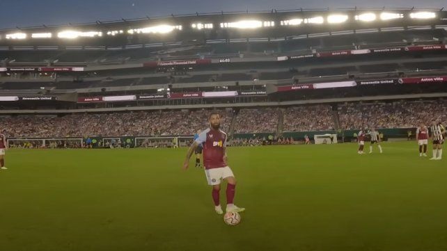 Como estar en la cancha: debutó en Aston Villa y lo filmó en primera persona