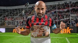 Carlos Quintana con la camiseta de Patronato.