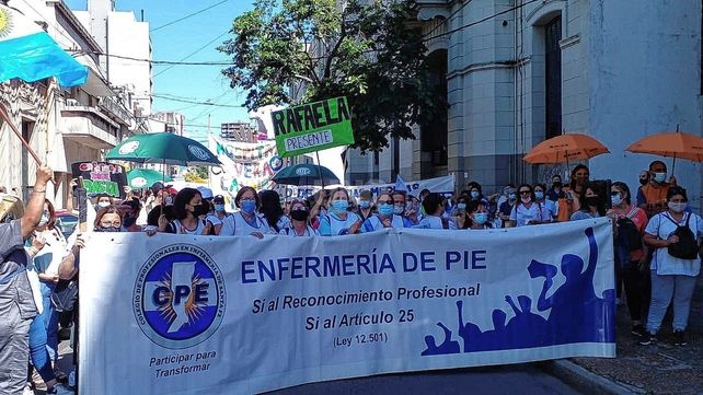 Concentración y marcha de enfermeros hasta Casa de Gobierno&nbsp;
