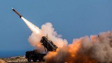 Misil Patriot saudita en acción contra los misiles y drones de los hutíes. Misil Patriot saudita en acción contra los misiles y drones de los hutíes.
