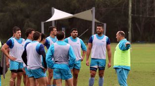 Bajo una intensa lluvia, Los Pumas entrenaron en la madrugada de nuestro país, bajos las órdenes del head coach Mario Ledesma.