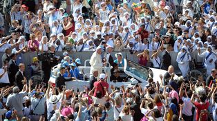 Tendremos la alegría de ver a la Madre Teresa santa, celebró el Papa Francisco