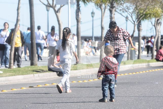 Miles de santafesinos festejan la llegada de la primavera a puro rock en la Costanera