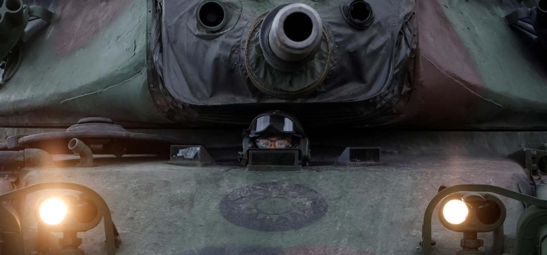 Miembros de las fuerzas armadas de Taiwán participan en un simulacro como parte de una manifestación para los medios de comunicación en una base militar, Taitung, Taiwán. Fotografía: Carlos García Rawlins/Reuters Miembros de las fuerzas armadas de Taiwán participan en un simulacro como parte de una manifestación para los medios de comunicación en una base militar, Taitung, Taiwán. Fotografía: Carlos García Rawlins/Reuters