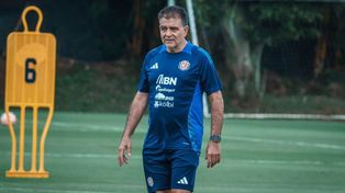 Claudio Vivas se quedó sin trabajo tras la decisión de la Federación Costarricense de ponerle fin a su estadía en la selección.