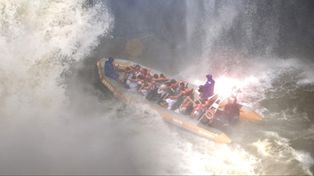 Dos turistas muertos y dos desaparecidos al naufragar una lancha en Cataratas del Iguaz&uacute;