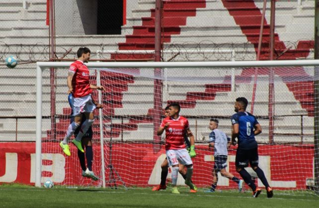 Huracán goleó 3-0 a Talleres en el Tomás Ducó.