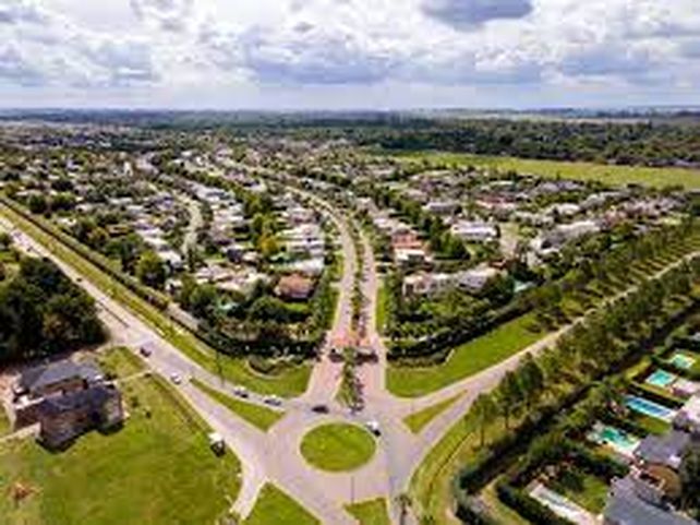 Uno de los enormes barrios cerrados de la zona de influencia de Rosario.