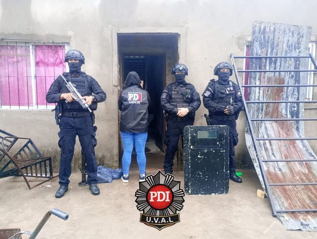 Los allanamientos fueron realizados por la PDI en el barrio La Esperanza de Villa Gobernador Gálvez.