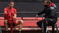 ¿La camiseta titular? Kudelka y Maxi dialogan en un entrenamiento. El DT mandó a la Fiera dos partidos al banco. ¿La camiseta titular? Kudelka y Maxi dialogan en un entrenamiento. El DT mandó a la Fiera dos partidos al banco.
