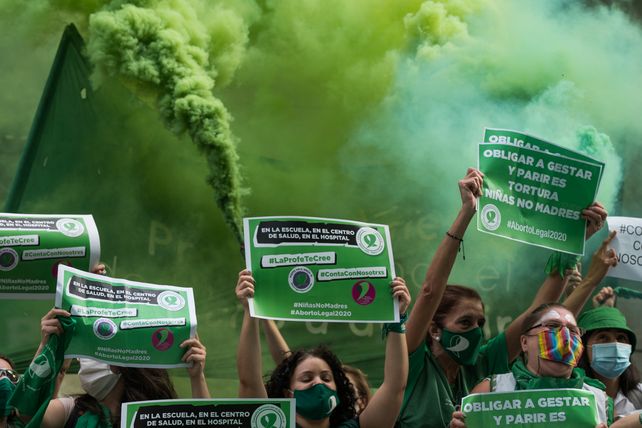 Feministas y diversidades doblan la apuesta en defensa de la ley de interrupción del embarazo
