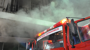Los Bomberos Zapadores lograron contener las llamas del incendio.
