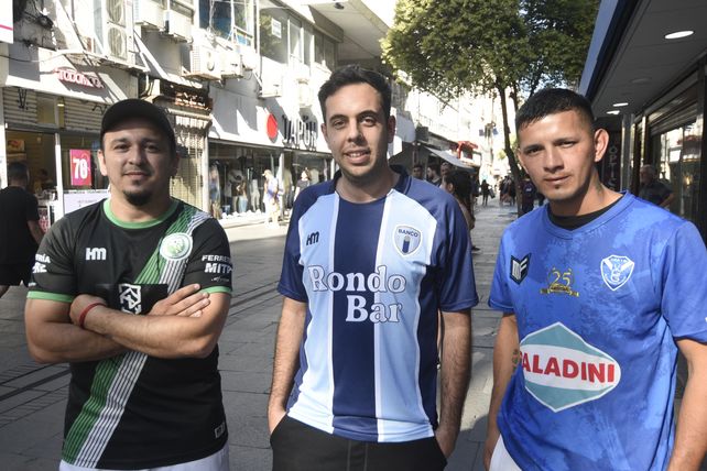 La lucha por llegar a la A:  Nino Parmigiani (D. de Funes), Bruno Tosini (Banco) y Sergio Argüello (VGG).