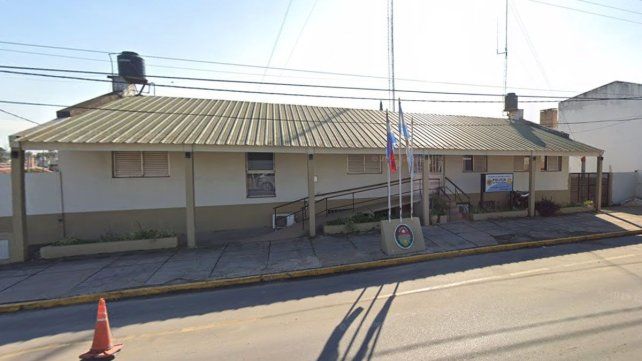 Un motociclista de 35 años perdió la vida la madrugada de este sábado en la ciudad de Paraná tras colisionar contra una columna que había sido derribada por una fuerte tormenta.