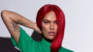 La foto de la portadaa de la revista GQ que enojó a la cantante colombiana Karol G.&nbsp;