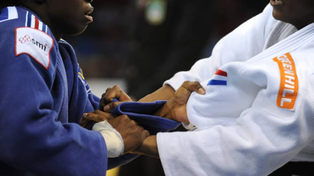 Por qué en judo el agarre de la solapa determina de antemano la dirección del ataque