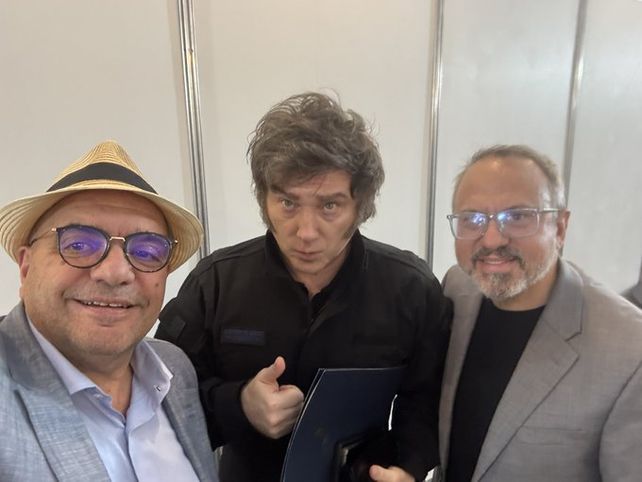 Di Stéfano se sacó una selfie con Milei y Diego Valenzuela en Expoagro y no tardó en compartirla en sus redes