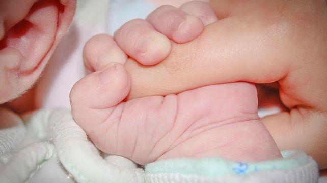 Los nacimientos volvieron a bajar en 2021 y se registraron ocho mil menos que hace dos años