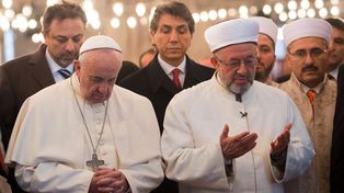 Sentido rezo del Papa en la Mezquita Azul de Estambul