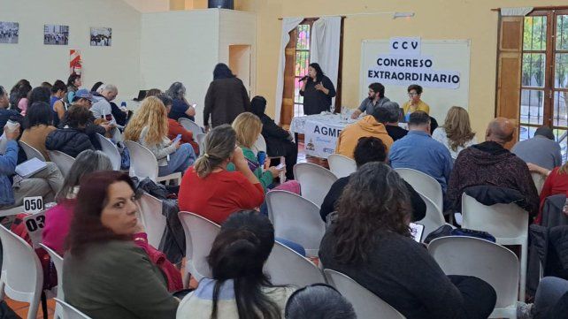 Docentes quieren una cláusula que ate salario a inflación