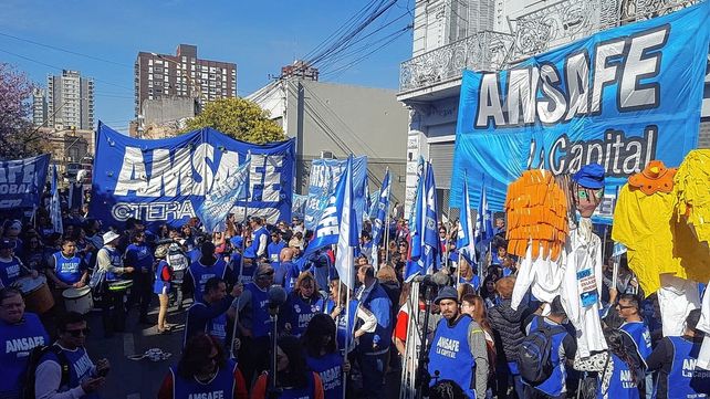 Amsafé determinó el paro de docentes para el miércoles Amsafé determinó el paro de docentes para el miércoles