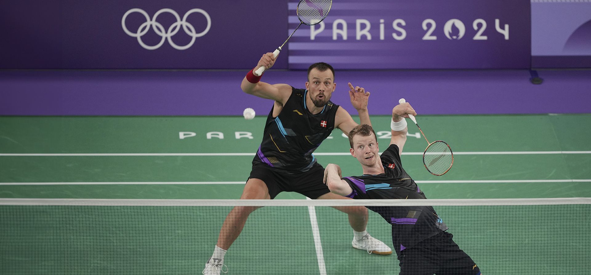 Kim Astrup y Anders Skaarup Rasmussen de Dinamarca juegan contra Takuro Hoki y Yugo Kobayashi de Japón durante su partido de la fase de grupos de bádminton de dobles masculino en los Juegos Olímpicos de Verano de 2024, el miércoles 31 de julio de 2024, en París, Francia. (Foto AP/Kin Cheung) Kim Astrup y Anders Skaarup Rasmussen de Dinamarca juegan contra Takuro Hoki y Yugo Kobayashi de Japón durante su partido de la fase de grupos de bádminton de dobles masculino en los Juegos Olímpicos de Verano de 2024, el miércoles 31 de julio de 2024, en París, Francia. (Foto AP/Kin Cheung)