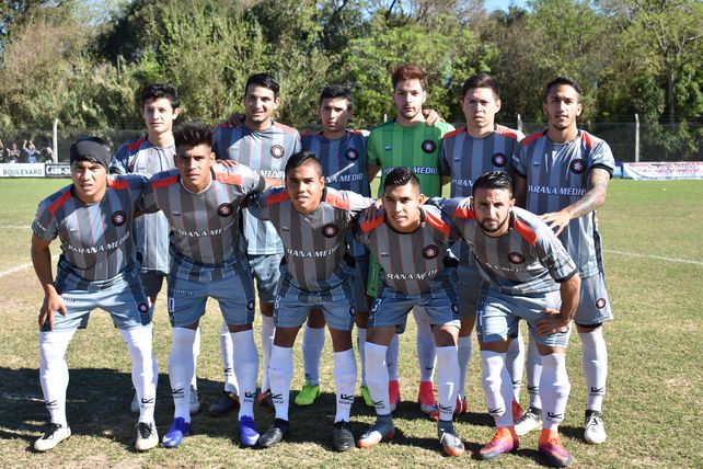 Cosmos volvió a fallar en la definición y sumó una nueva derrota