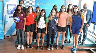 Las referentes de algunos de los equipos participantes de la competencia de vóleibol.