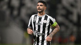 Banega. Ever puede ser el encargado de mover los hilos del medio hacia arriba.