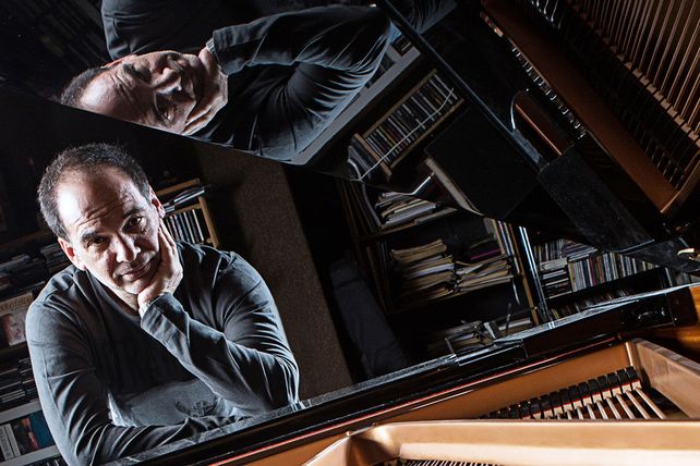Adrián Iaies. El pianista dirigirá “Mañana es mejor” en el Teatro Colón.
