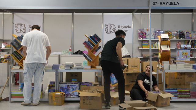Este miércoles los distintos stands se pusieron a punto para recibir a los visitantes a la feria.