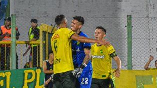 Los jugadores de Defensa y Justicia celebran la victoria ante Estudiantes.