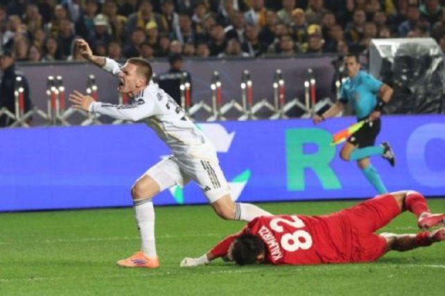 Real Madrid aplastó a Kairat Almaty con un encendido Mastantuono