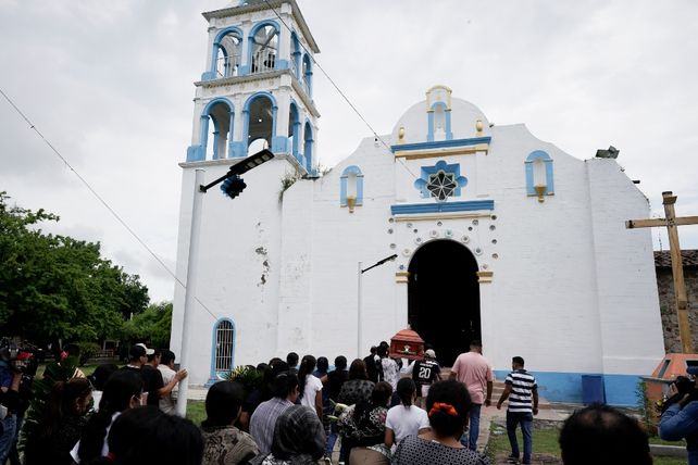 Un grupo narco mató al alcalde y otras 19 personas en un pueblo mexicano
