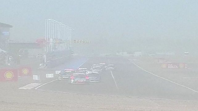 No veía nada. Así terminó la final del TC Pista en el Centenario de Neuquén. A la hora de correr el Turismo Carretera