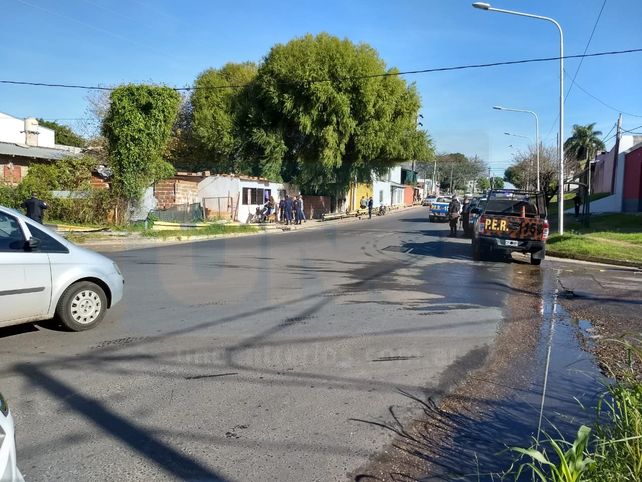 Búsqueda. La policía llegó hasta el mismo velorio para tratar de detener a un menor de 17 años.