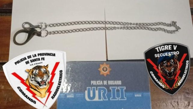 Horror en Rosario. La víctima había sido atada desde el cuello con una cadena de perro. El elemento fue secuestrado por la policía. Horror en Rosario. La víctima había sido atada desde el cuello con una cadena de perro. El elemento fue secuestrado por la policía.